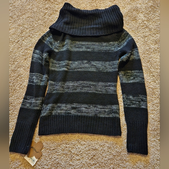 NWT Grane Cowl Neck Soft Sweater Size Medium - Picture 2 of 7